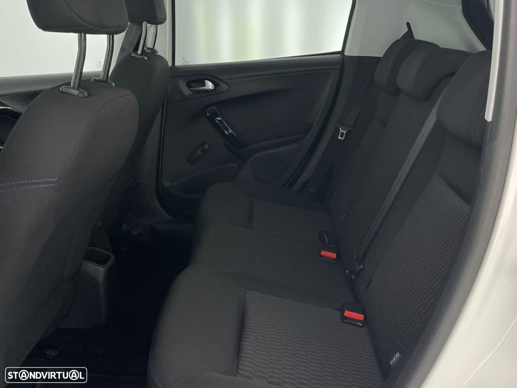 Peugeot 208 1.2 PureTech Style - 12