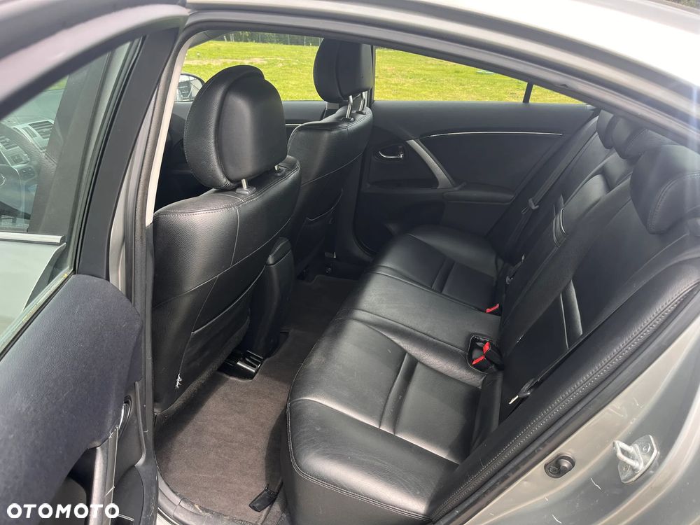 Toyota Avensis 1.6 Premium - 16