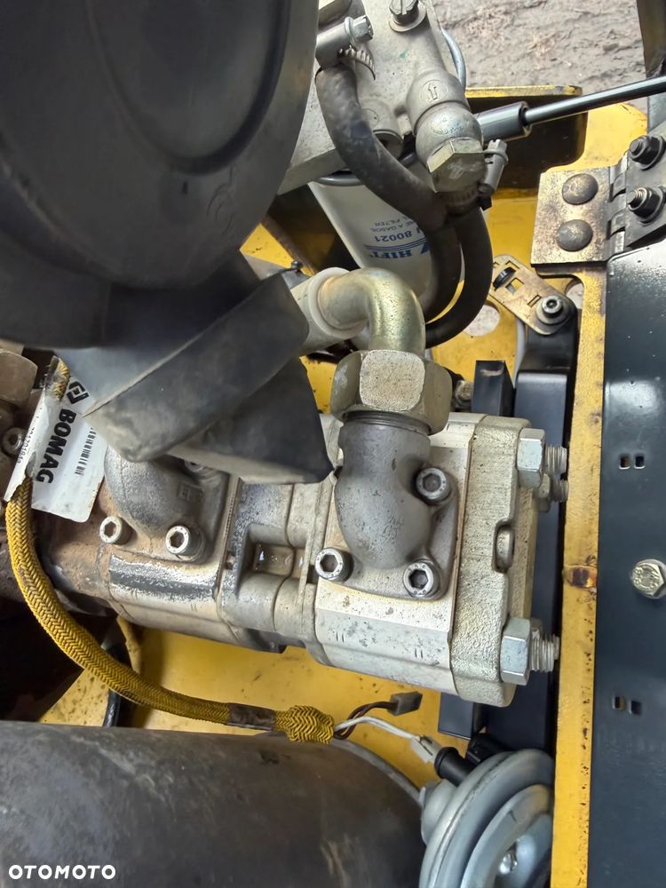 Bomag BMP 8500 Walec Łamany Okołkowany 1,6 tony Sterowany z Pilota radiowo zdalnie lub na Kabel! Silnik Kubota 3cyl. Jak Nowy Sprowadzony z Norwegii 2016r Do wykopów. Grubość kołków jak w Nowym walcu z salonu! Stan PERFEKT w Pełnym Oryginale! - 10