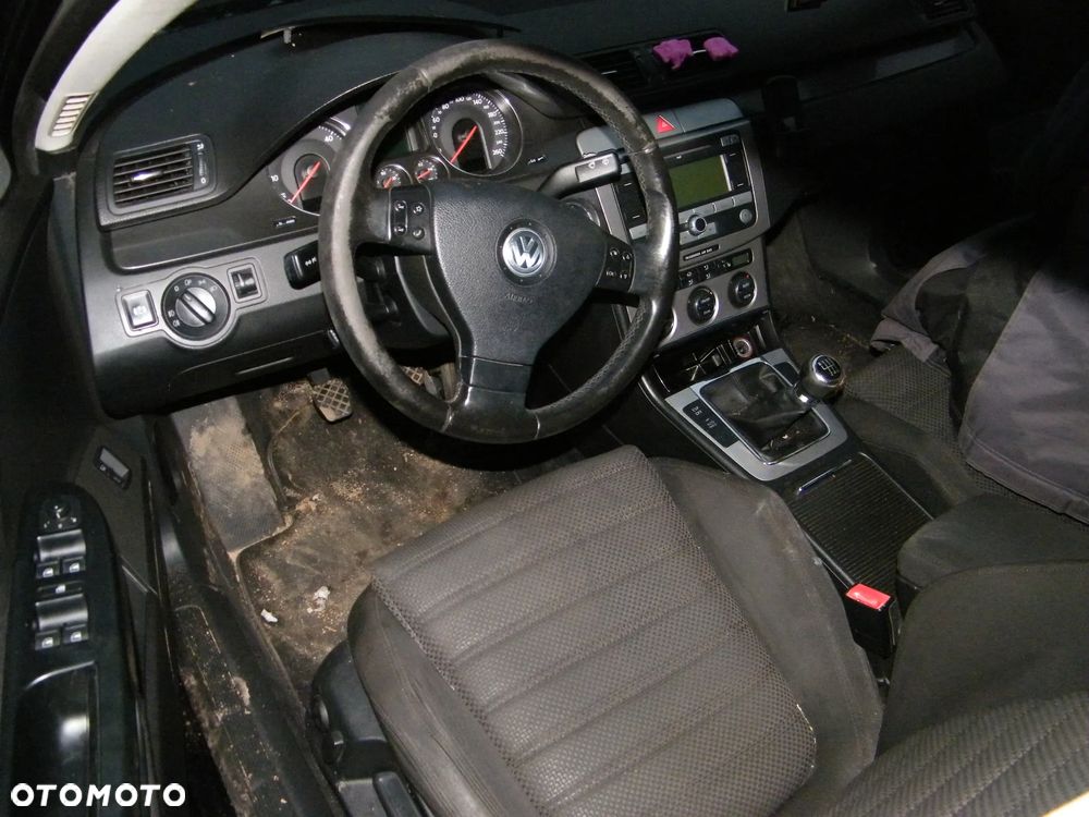 Volkswagen Passat B6 (05-10r.) 2.0 TDI 140KM. Silnik BMR Skrzynia JMA lakier LC9X.Cały na części. GWARANCJA !!!  Przód Tył Zestaw Komplet Drzwi Klapa Zderzak Błotnik Maska Grill Atrapa Szyba Pas Lampa Lusterko Boczki Fotel Kanapa Kokpit Deska Rozdzielcza Przełącznik Włącznik Sterownik Przewody Wiązka Instalacja Moduł Komputer Czujnik Listwa Pompa Alternator Wtryski Głowica Rozrusznik Kompresor Sprzęgło Dwumas Silnik Skrzynia ABS Klimatyzacji Paliwa Wspomagania Kolektor Turbina Przepustnica Zawór Chłodnica Koło Hak Belka Sanki Zawieszenie Mcpherson Półoś Amortyzator Wydech Tłumik Zacisk Most - 8