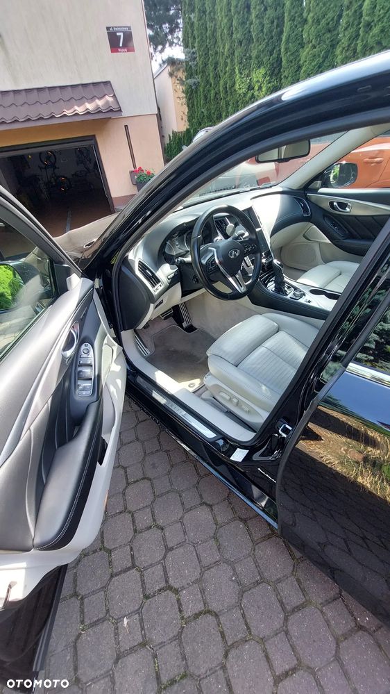 Infiniti Q50 2.0t Sport Sound Studio by Bose - 18