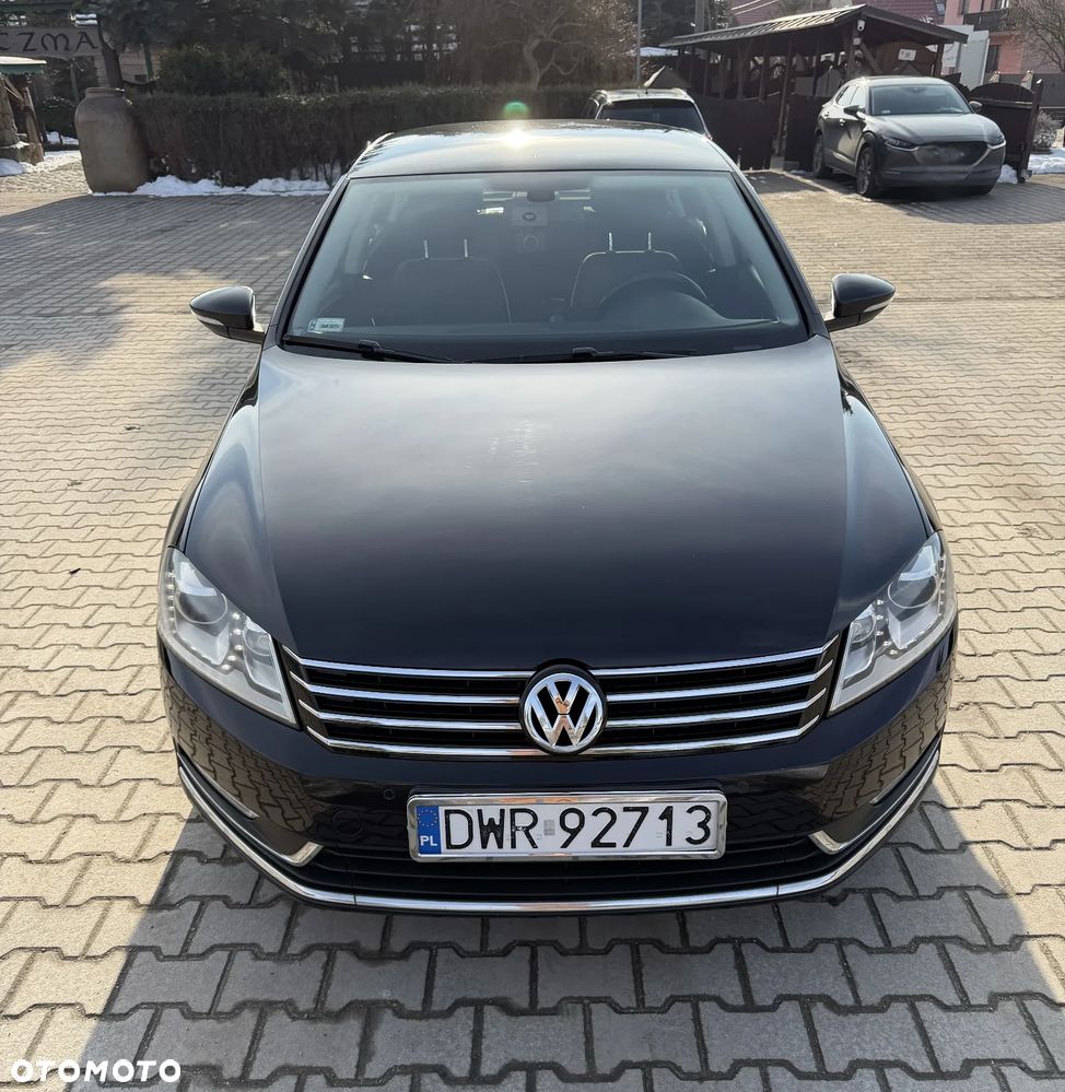 Volkswagen Passat - 1