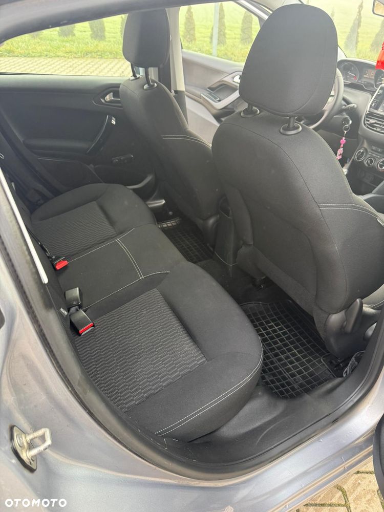 Peugeot 208 - 19
