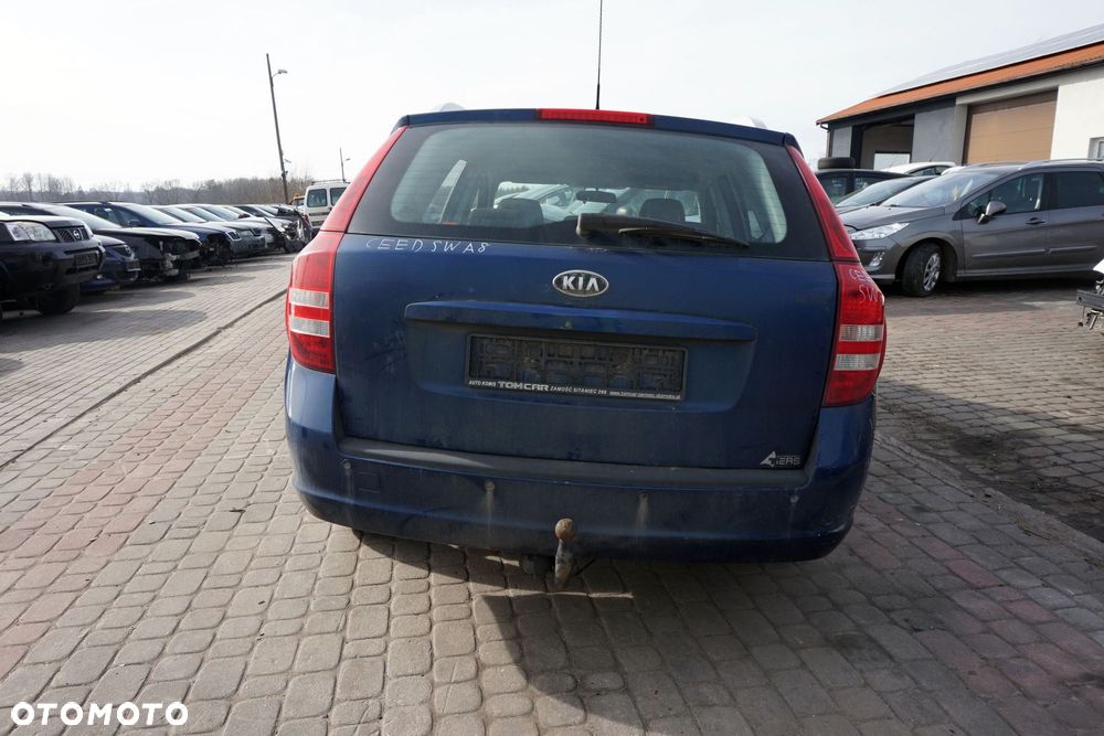 KIA CEED I KOMBI 2008 A8 1.6 CRDI D4FB 90KM S717 GRANATOWY na części - 4