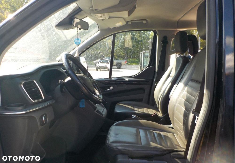 Ford Tourneo Custom - 35