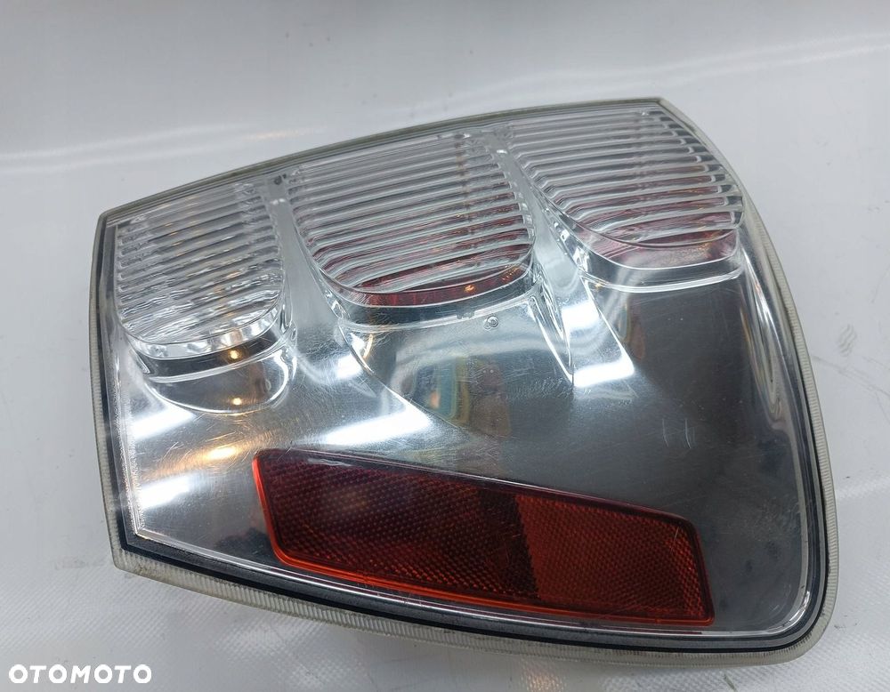 LAMPA PRAWA TYLNA TYŁ CHEVROLET EQUINOX I 3.4 04-09R - 3