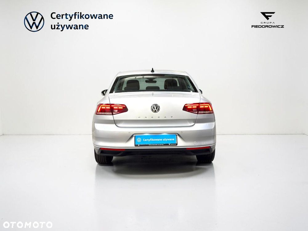Volkswagen Passat - 8