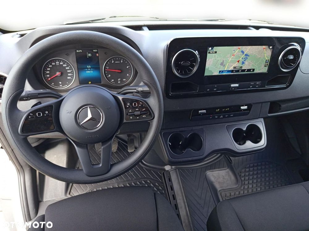Mercedes-Benz Sprinter - 13