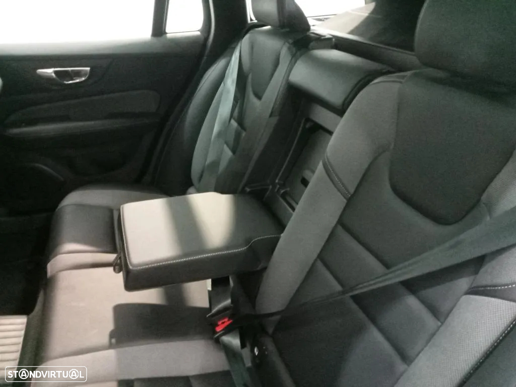 Volvo V60 2.0 T6 AWD TE R-Design - 11