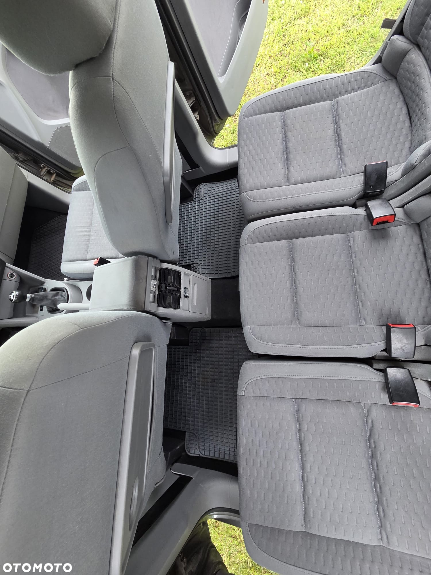 Volkswagen Touran - 11
