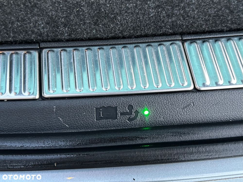 Skoda Superb 2.0 TDI DSG L&K - 30