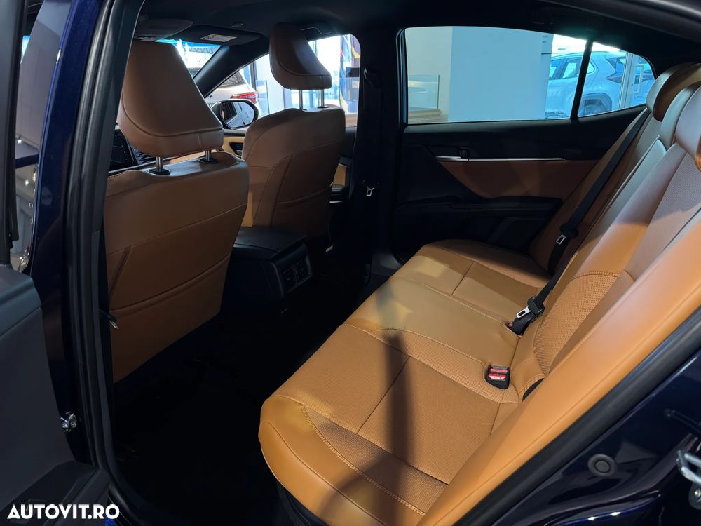 Toyota Camry - 14
