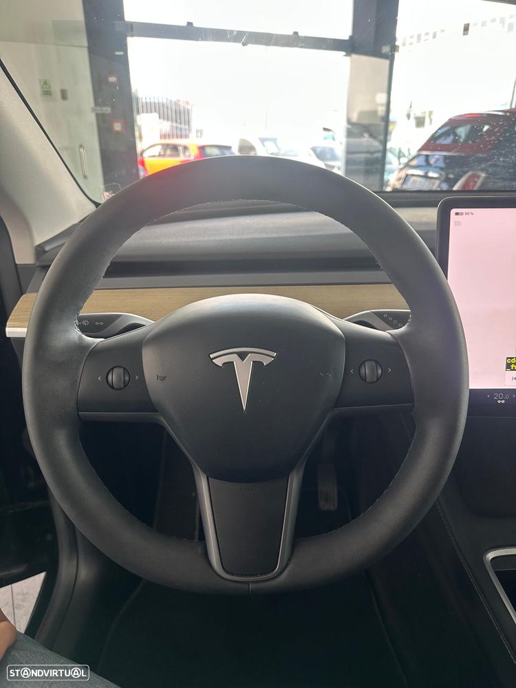 Tesla Model Y Standard RWD - 14