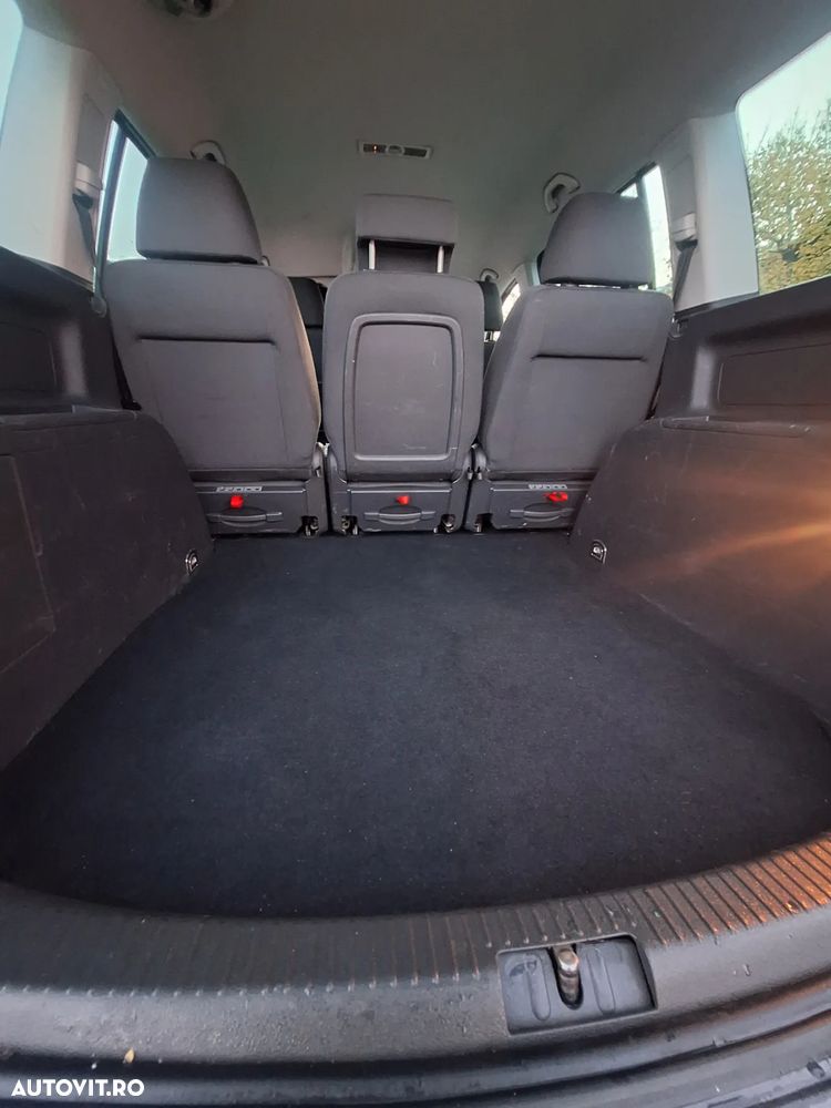 Volkswagen Touran - 9