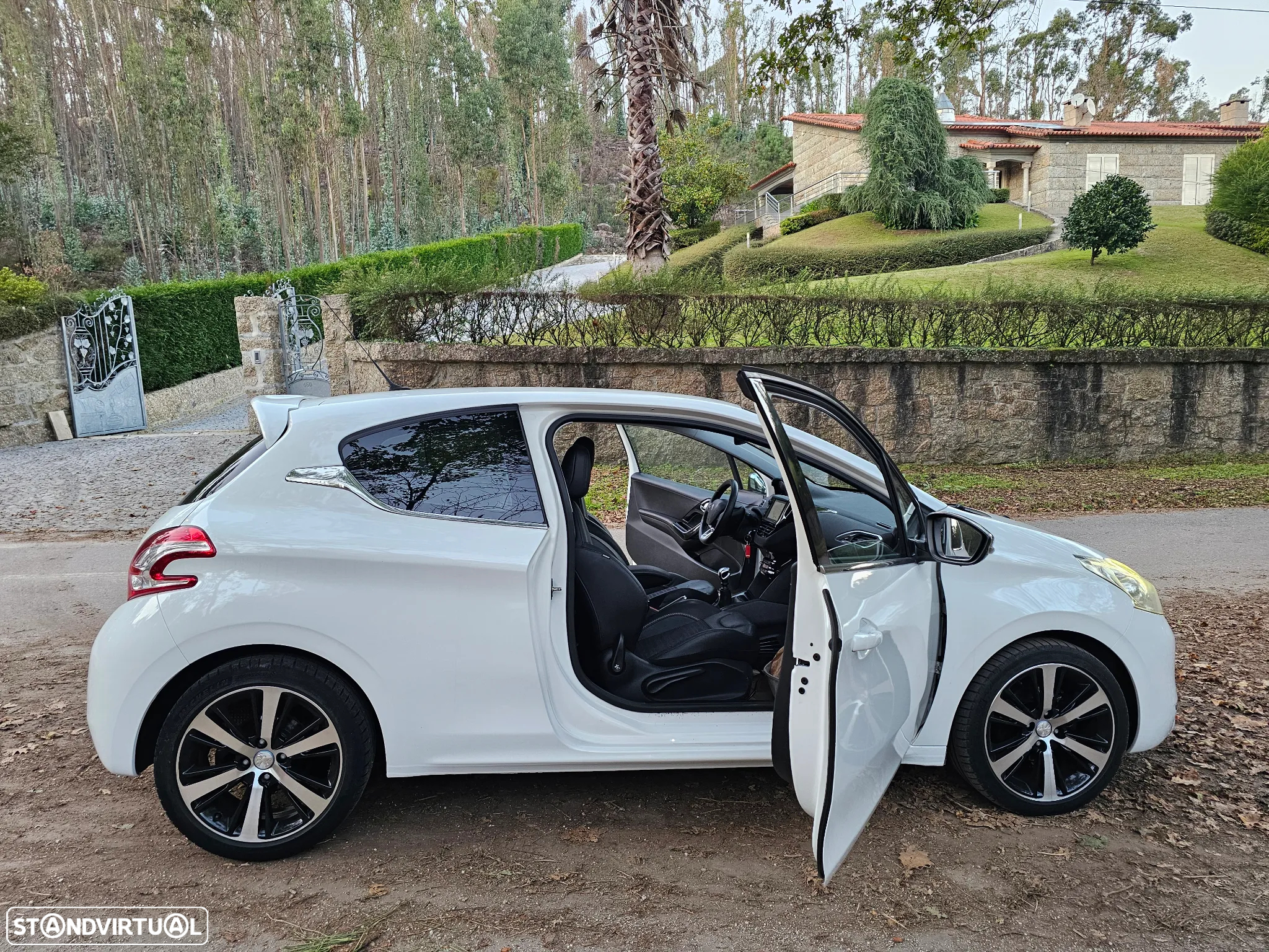 Peugeot 208 1.6 e-HDi Allure - 12