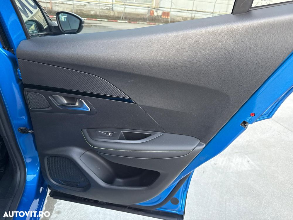 Peugeot 2008 PureTech 130 EAT8 GT Exclusive - 39