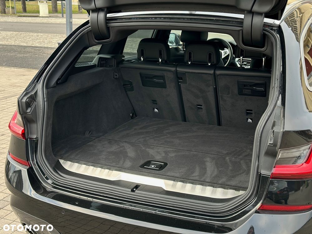 BMW Seria 3 330e iPerformance M Sport - 13