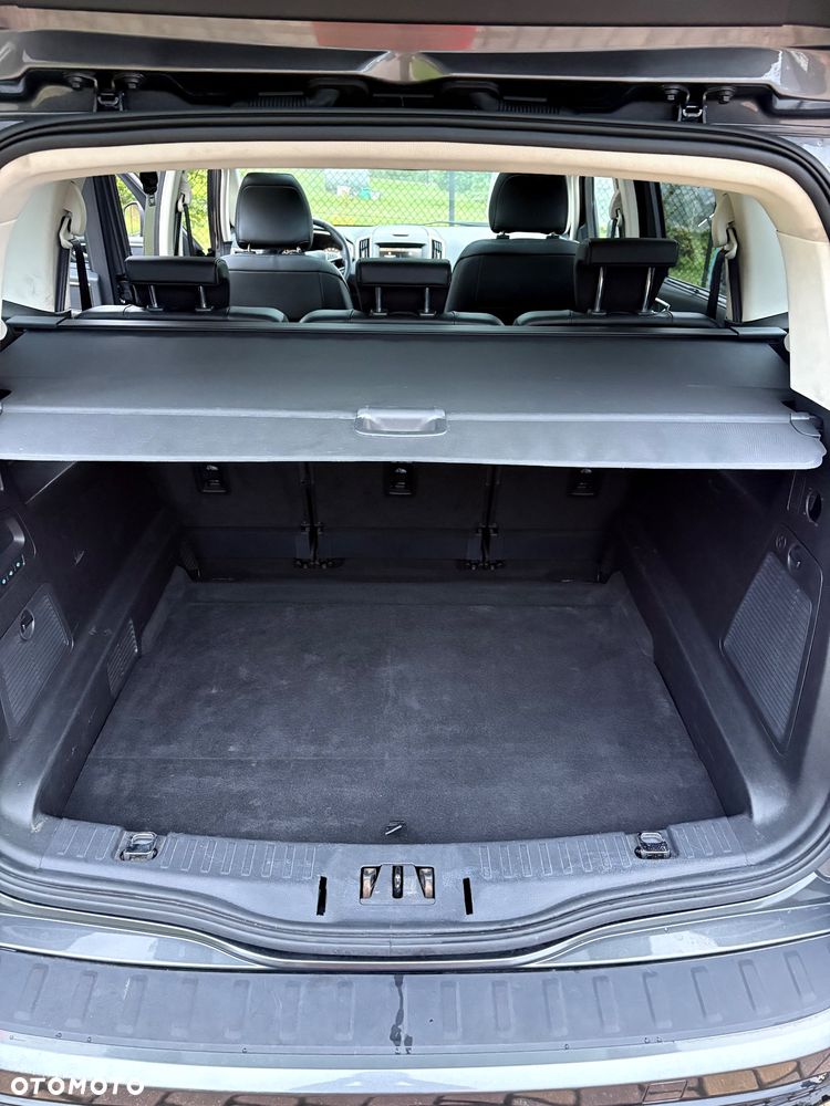 Ford S-Max - 17