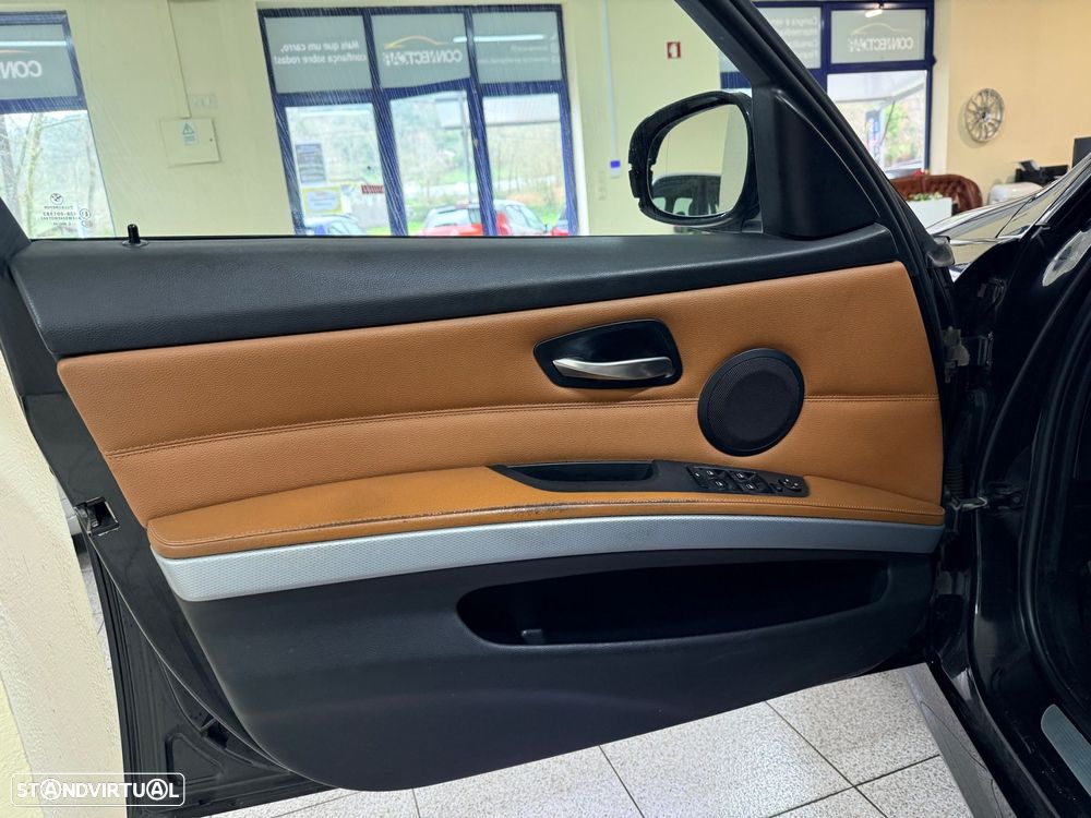 BMW 320 d Pack M - 13