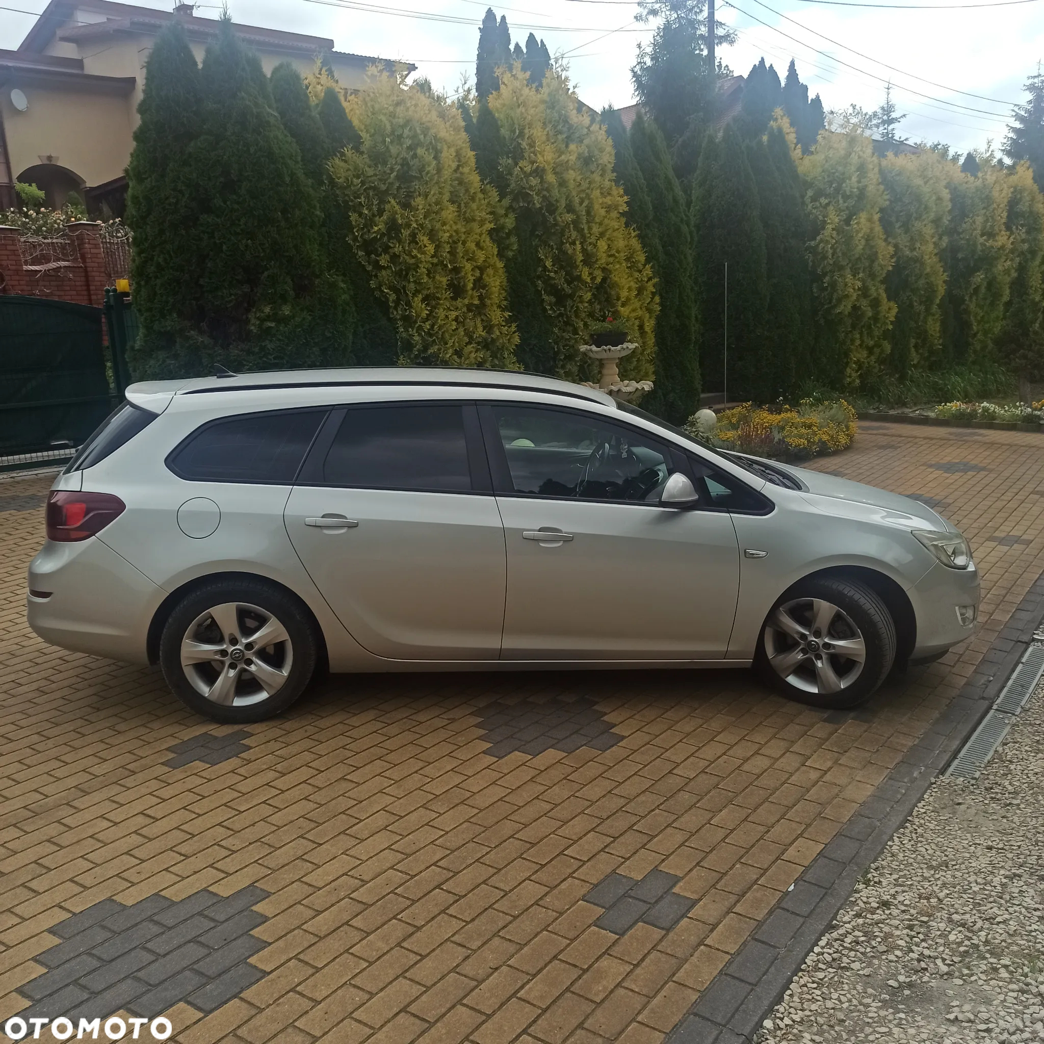 Opel Astra IV 2.0 CDTI Cosmo - 4