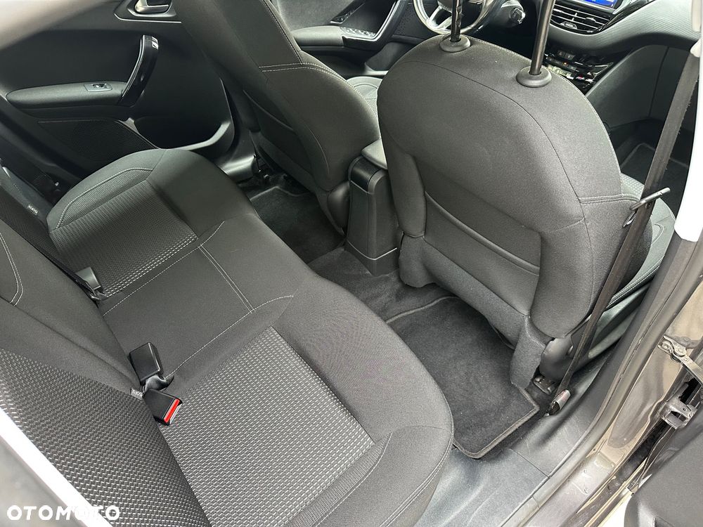 Peugeot 208 - 15