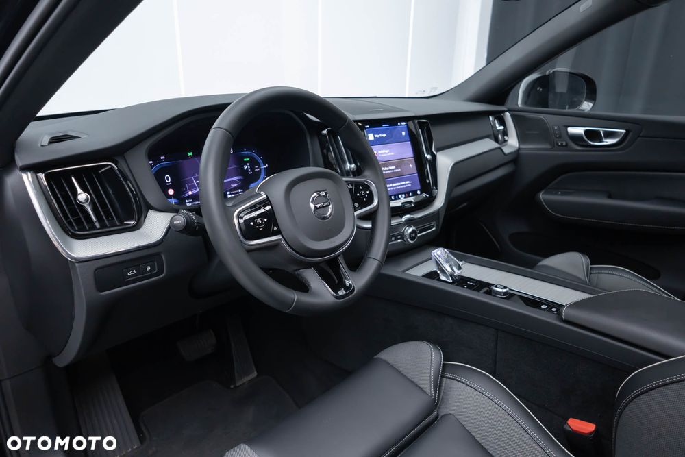 Volvo XC 60 T6 Plug-In Hybrid AWD Plus Black Edition - 13