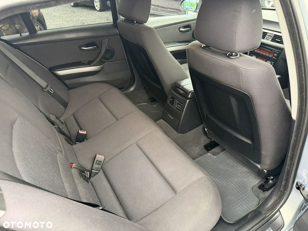 BMW Seria 3 318i Edition Exclusive - 8