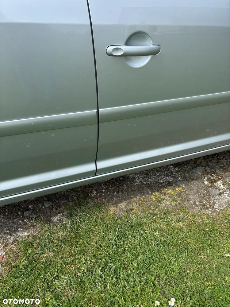 Volkswagen Touran 2.0 TDI Highline - 8