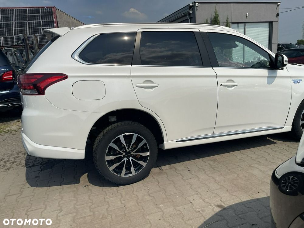 Mitsubishi Outlander 2.4 4WD Spirit - 4
