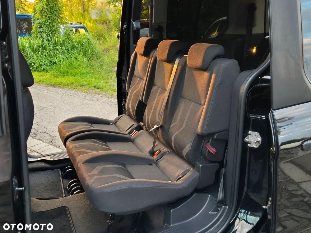 Ford Tourneo Connect Grand - 28
