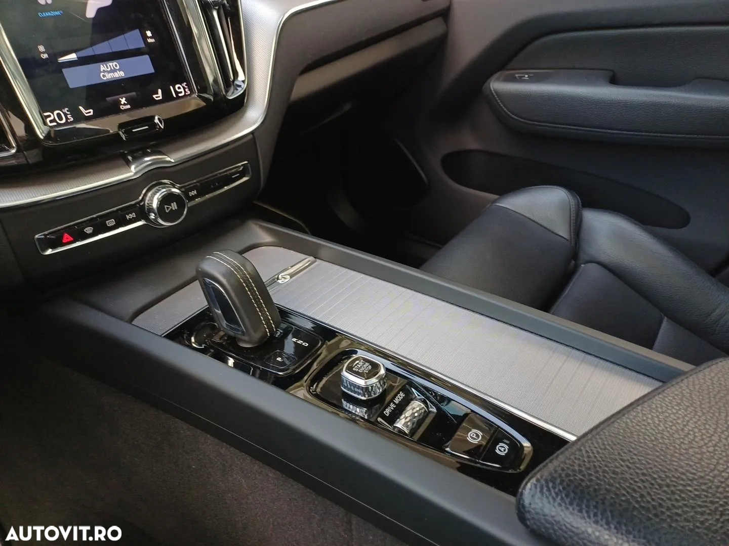 Volvo XC 60 T8 Twin Engine AWD Momentum - 16