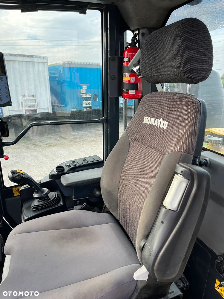 Komatsu WA270 - 33