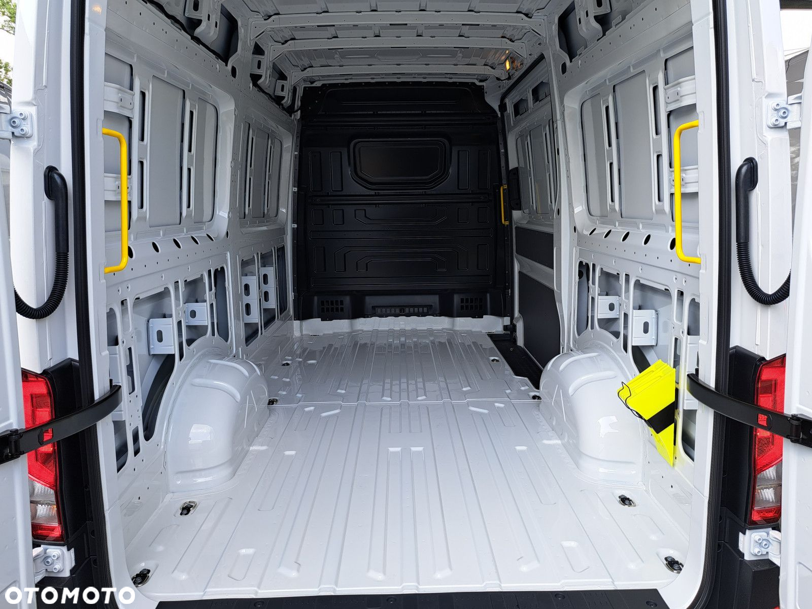 Volkswagen Crafter 2.0 TDI Manual - 8