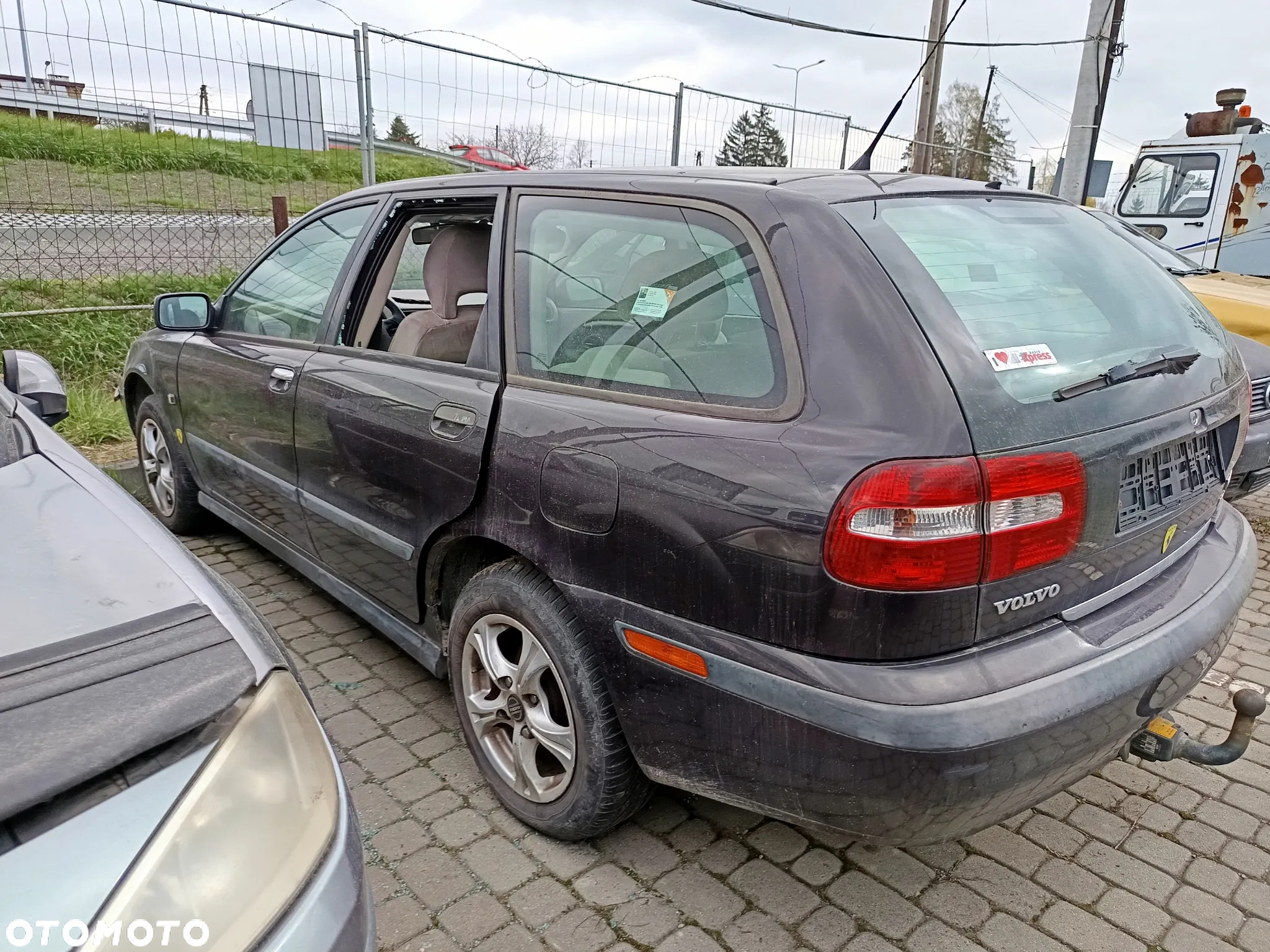 Części używane VOLVO V40 drzwi lampy lusterka koła felgi i inne - 4