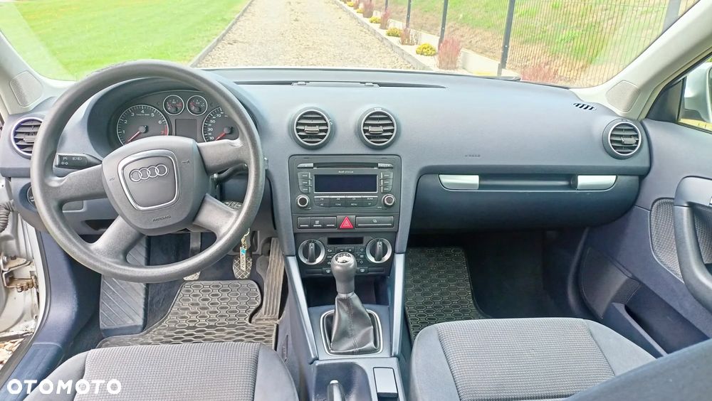 Audi A3 1.6 Attraction - 10