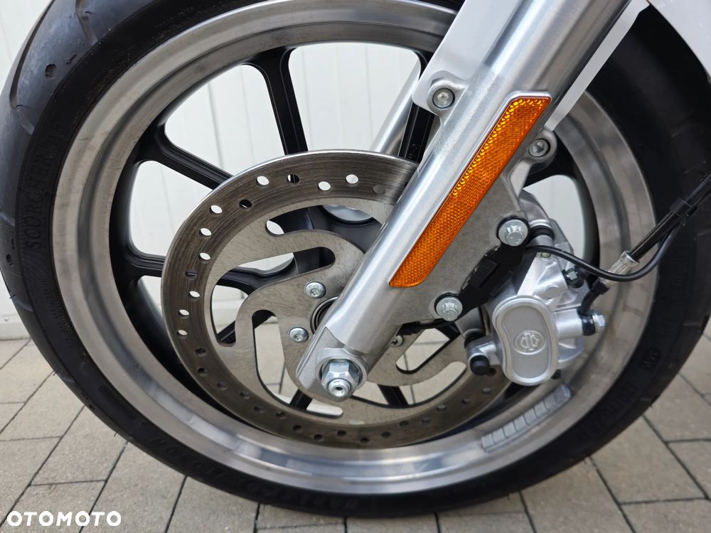 Harley-Davidson Sportster Low 883L - 10