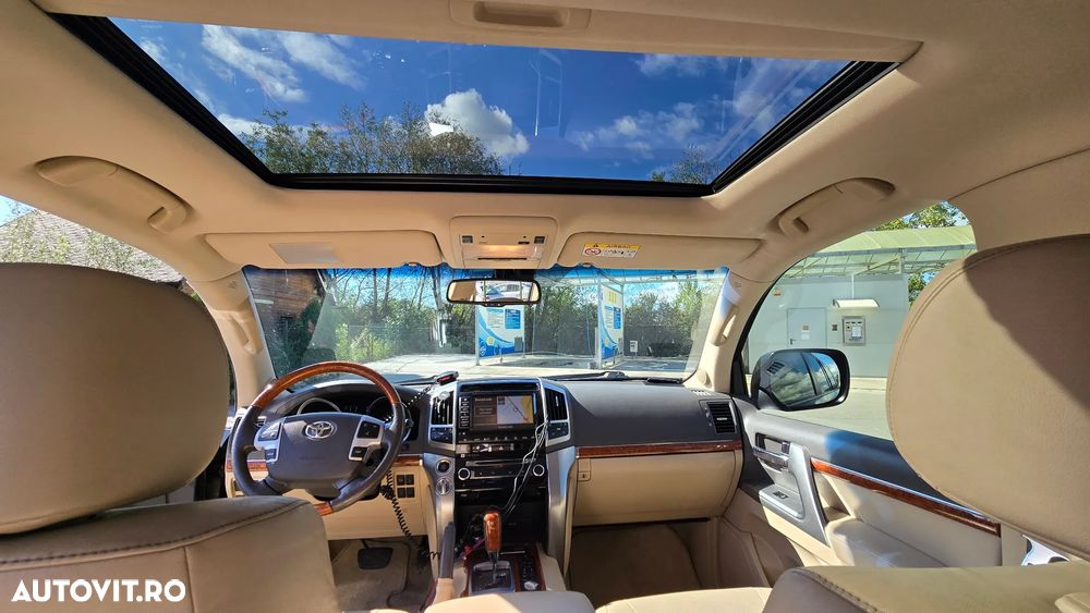 Toyota Land Cruiser 4.5 D-4D V8 Luxury - 26