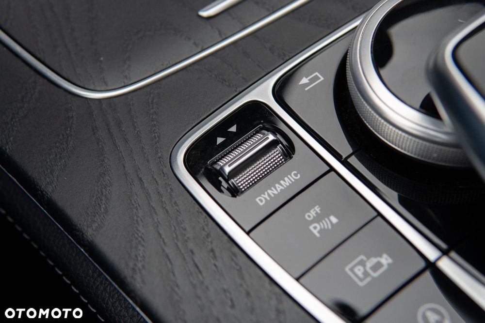 Mercedes-Benz Klasa E 220 d 4Matic 9G-TRONIC AMG Line - 30