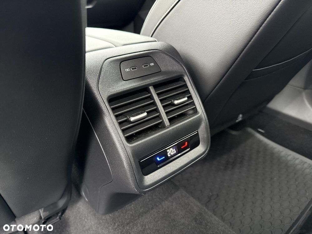 Volkswagen Passat 2.0 TDI SCR Elegance DSG - 26