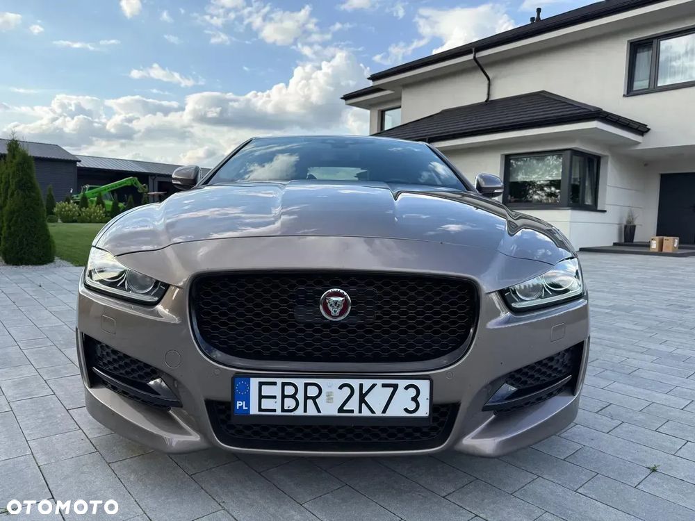Jaguar XE 2.0 D R-Sport - 7