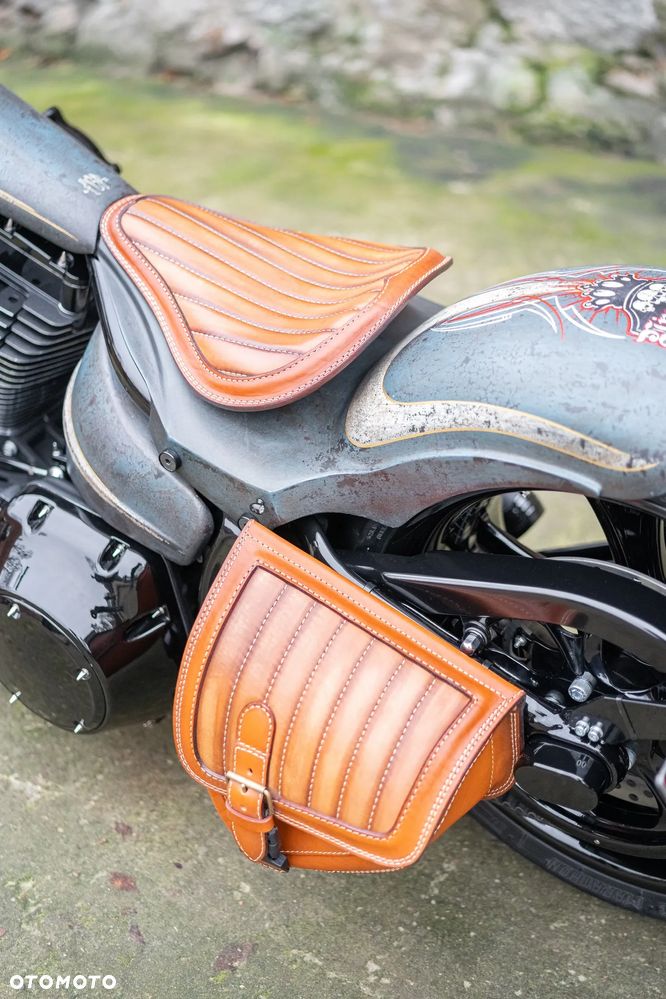 Harley-Davidson Softail Breakout - 18