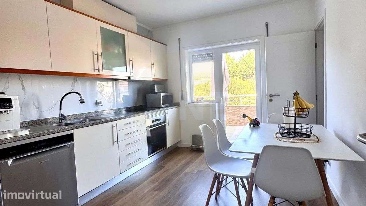 Apartamento T2 em Viatodos | Conforto , espaço e excelente conservação - Grande imagem: 3/12