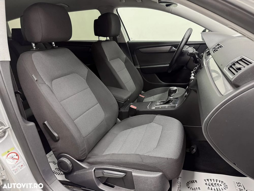 Volkswagen Passat 2.0 TDI BlueMotion Technology DSG Comfortline - 8