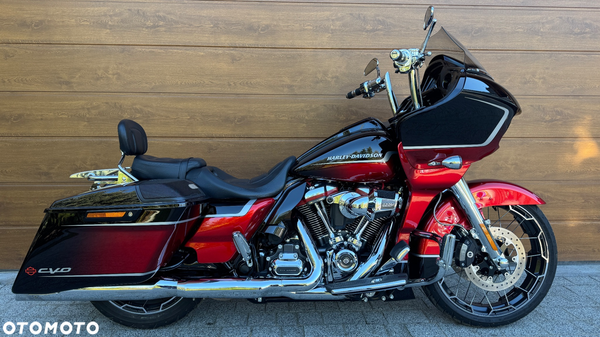 Harley-Davidson Touring Road Glide - 2