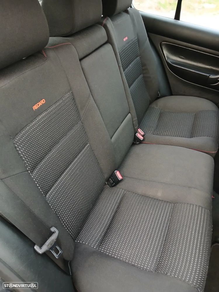 VW Golf 1.9 TDi 25 Anos - 9