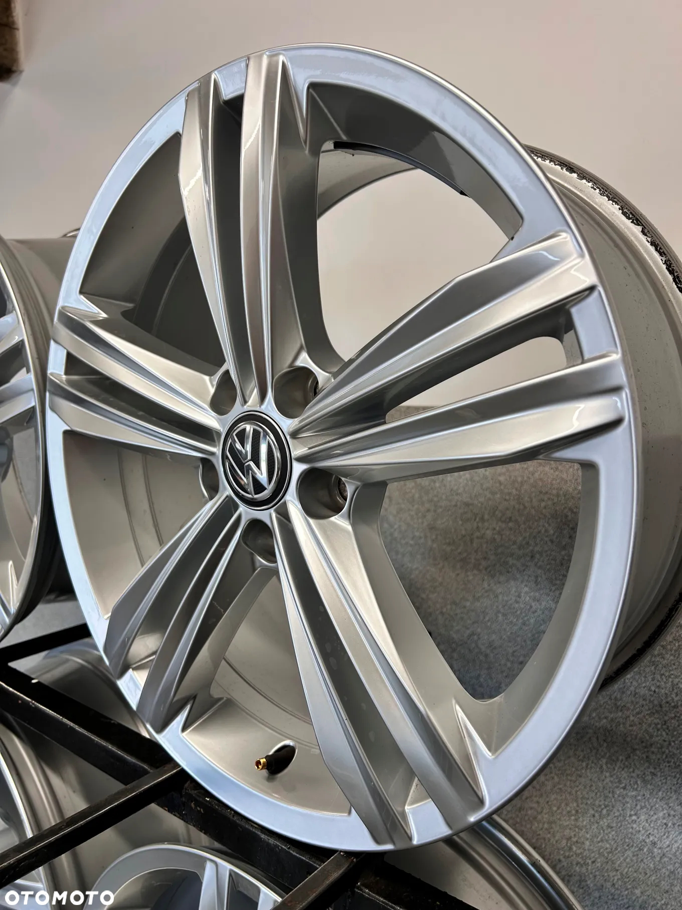 4 FELGI ALU. VW TIGUAN,PASSAT,,CC,T-ROC 18'' 7J ET43 VW: SNA 601025 M - 7