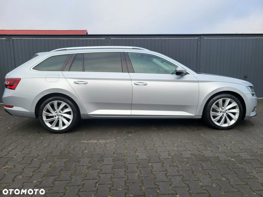 Skoda Superb 2.0 TDI DSG Premium Edition - 9