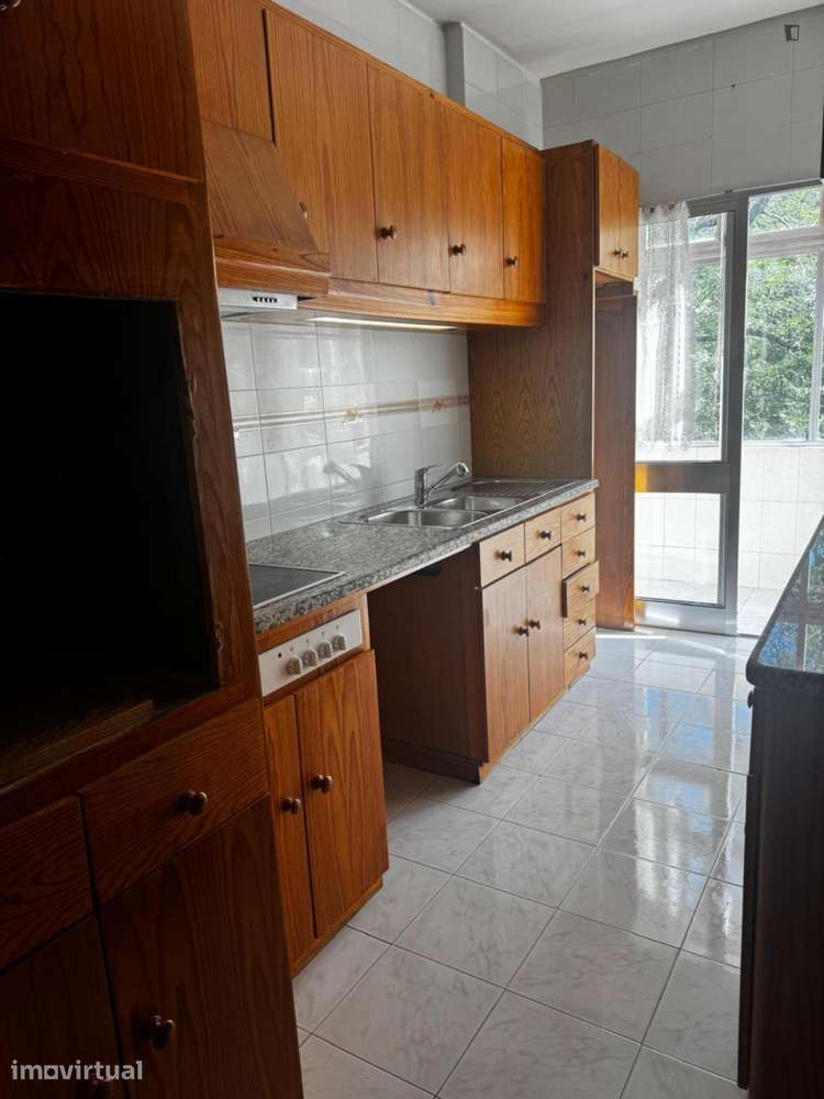 Quarto - localizado em Lordelo do Ouro Porto - Grande imagem: 4/18