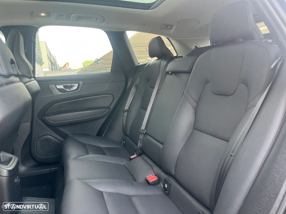 Volvo XC 60 2.0 T6 PHEV Plus Dark AWD - 22