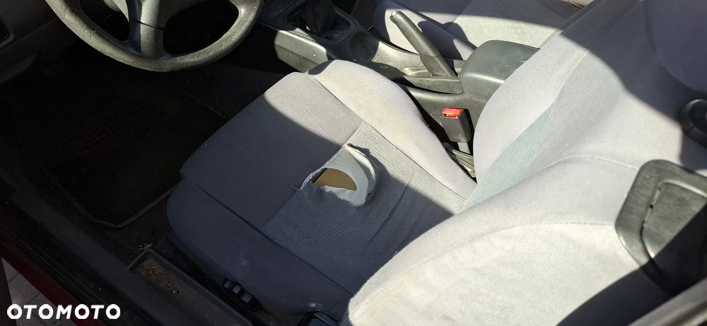 Nissan Almera 1.5 Base - 7